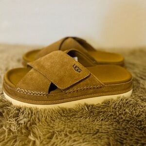 UGG GOLDENSTAR CROSS PLATFORM